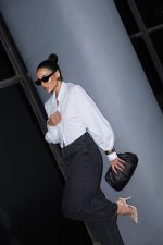Cropped Feminino em Tricoline com Costas Abertas - Imagem 12